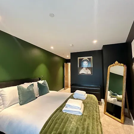 The Midnight Garden Escape At Ryedale House *