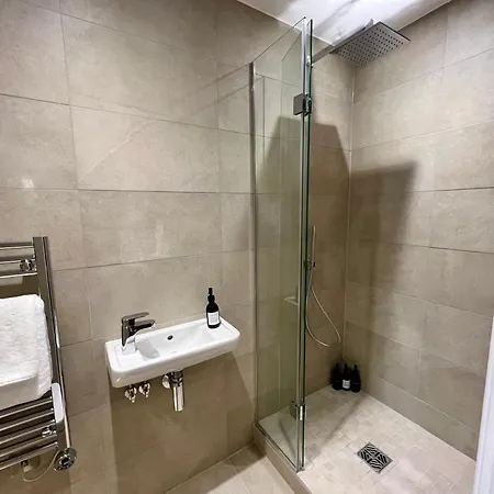 The Midnight Garden Escape At Ryedale House Apartmán