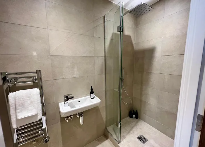 The Midnight Garden Escape At Ryedale House Apartman